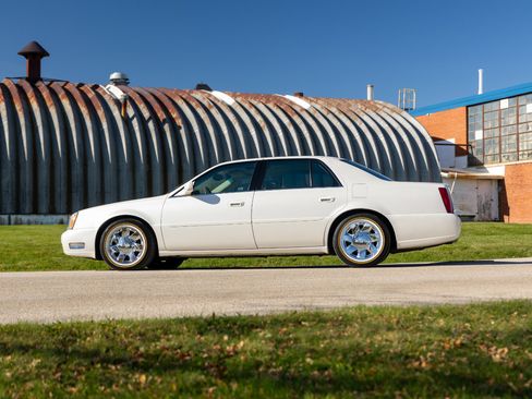 Used 2000 Cadillac De Ville DTS w/ Comfort/Convenience Pkg image 19