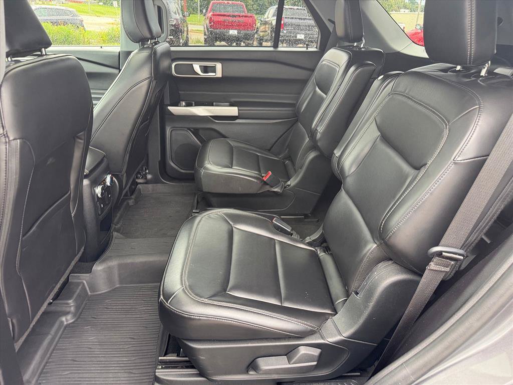 Used 2021 Ford Explorer XLT w/ Equipment Group 202A AWD/4WD image 11