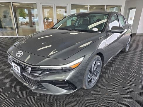 New 2026 Hyundai Elantra Limited FWD image 7