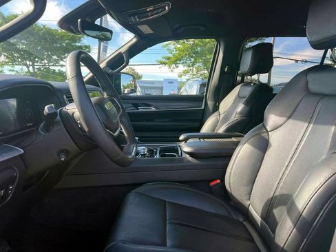 Certified 2024 Jeep Wagoneer L Series II w/ Flexible Seating Group AWD/4WD image 19