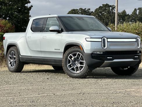 Used 2024 Rivian R1T Adventure image 2