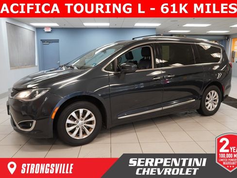 Used 2019 Chrysler Pacifica Touring-L image 1