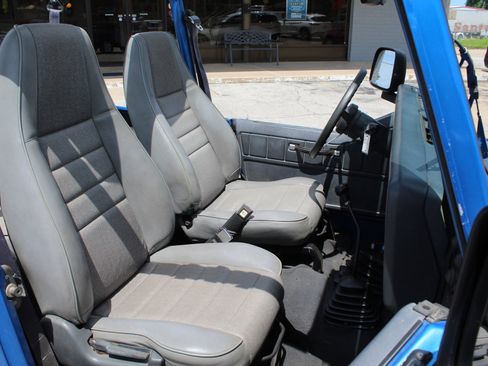 Used 1993 Jeep Wrangler S image 13