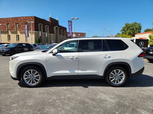 Used 2024 Toyota Grand Highlander AWD image 5
