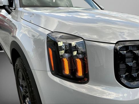 Used 2025 Kia Telluride AWD image 33