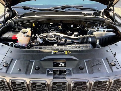 Used 2024 Jeep Grand Cherokee Altitude AWD/4WD image 32