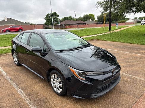 Used 2023 Toyota Corolla LE image 4