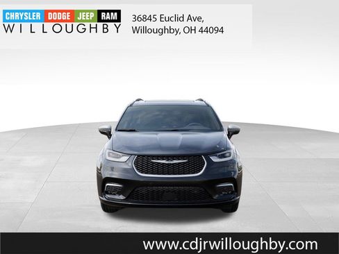 New 2026 Chrysler Pacifica Pinnacle w/ Trailer Tow Group AWD/4WD image 6