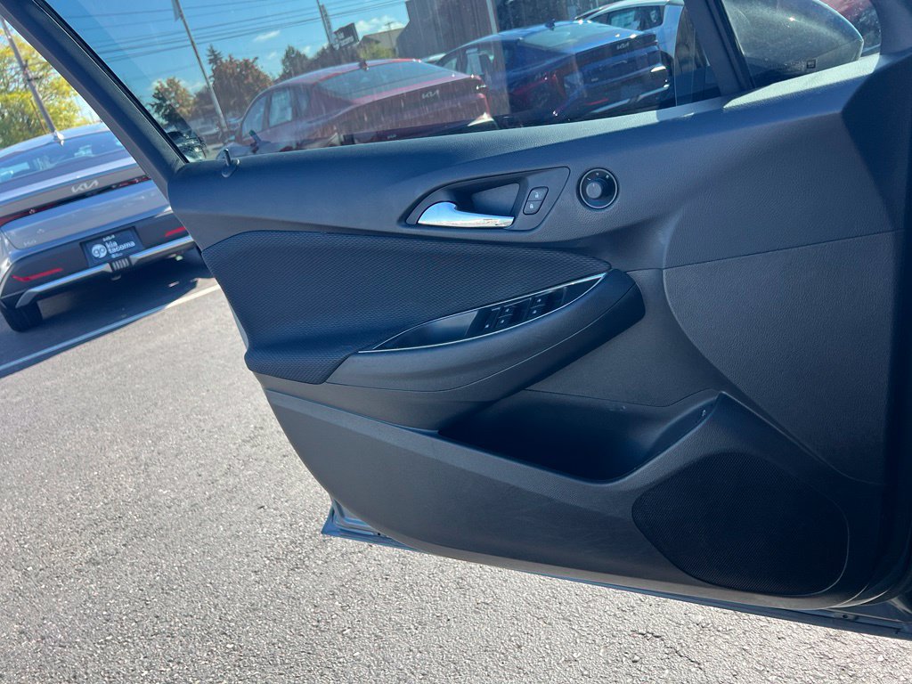 Used 2018 Chevrolet Cruze LT w/ Convenience Package FWD image 18