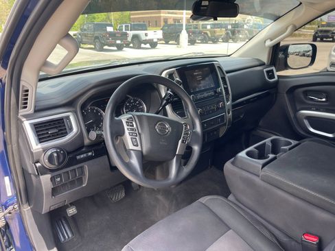 Used 2021 Nissan Titan SV AWD/4WD image 11