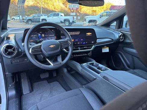 New 2026 Chevrolet Equinox EV LT image 15