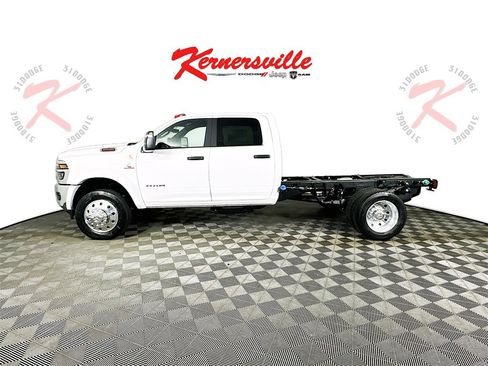 New 2026 RAM 5500 4x4 Crew Cab image 4