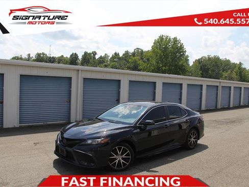 Used 2022 Toyota Camry SE w/ Cold Weather Package FWD image 1