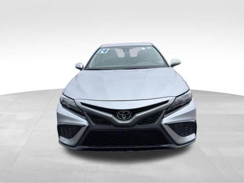 Used 2024 Toyota Camry SE FWD image 3