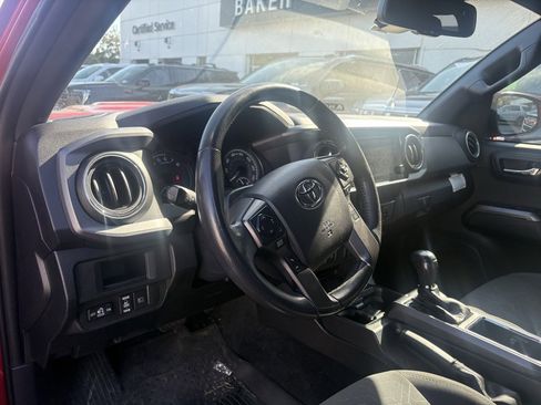 Used 2018 Toyota Tacoma TRD Sport image 12