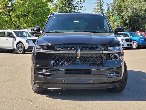 New 2026 Lincoln Navigator L Reserve AWD/4WD image 3