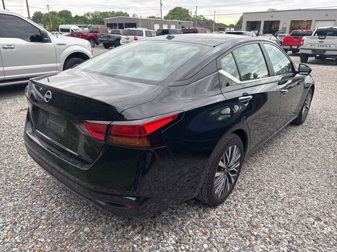 Used 2025 Nissan Altima 2.5 SV FWD image 3