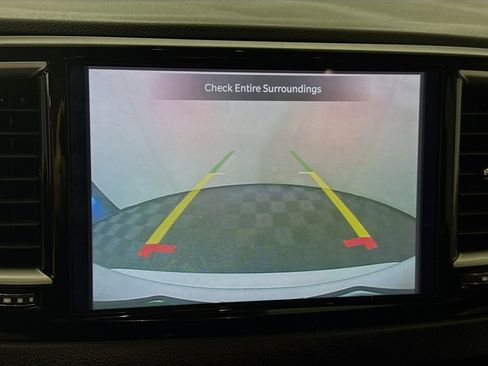 Used 2023 Chrysler Pacifica Touring-L image 19