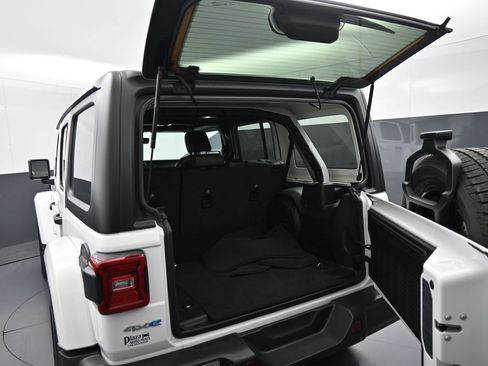 Used 2023 Jeep Wrangler Unlimited Sahara w/ Cold Weather Group image 27