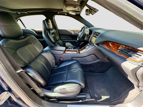 Used 2017 Lincoln Continental Reserve image 29