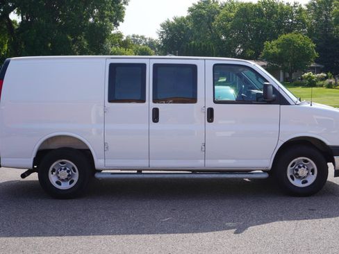Used 2025 Chevrolet Express 2500 w/ Driver Convenience Package RWD image 6