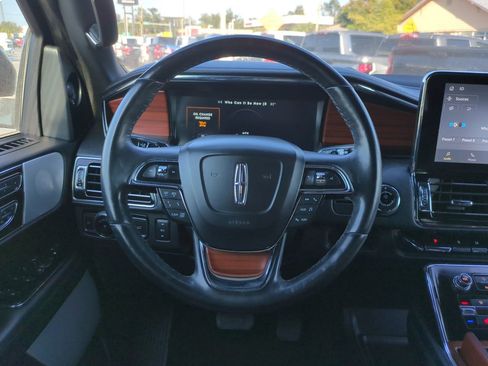 Used 2021 Lincoln Navigator Reserve w/ Luxury Package image 15
