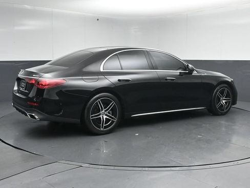 Used 2025 Mercedes-Benz E 350 4MATIC Sedan image 4