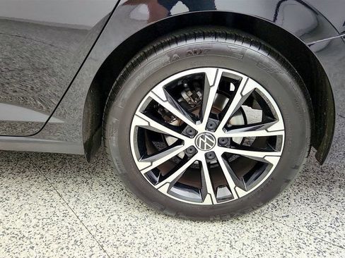 Used 2025 Volkswagen Jetta Sport FWD image 9