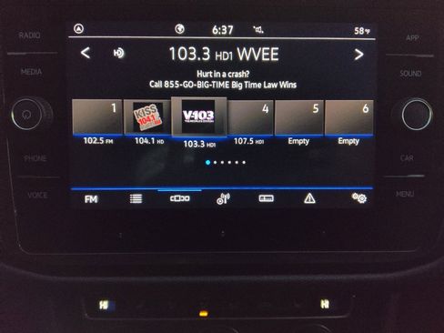 Used 2021 Volkswagen Tiguan SEL image 25