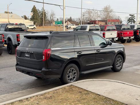 Used 2025 Ford Expedition Active image 6