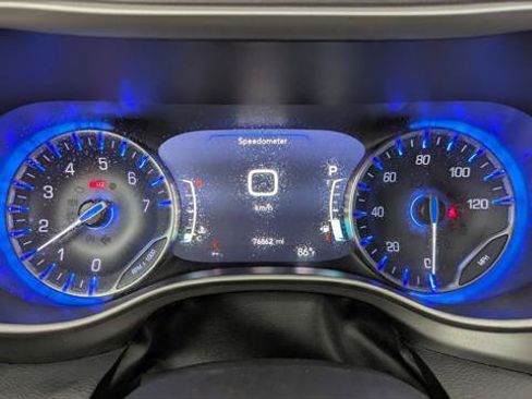 Used 2023 Chrysler Pacifica Touring-L FWD image 26