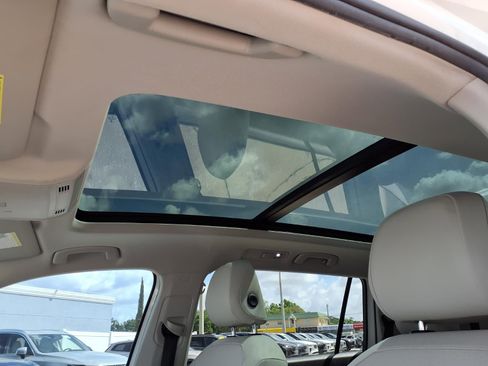 Used 2019 Volkswagen Tiguan SE w/ Panoramic Sunroof Package image 24