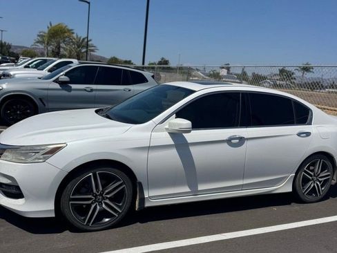 Used 2016 Honda Accord Touring image 4