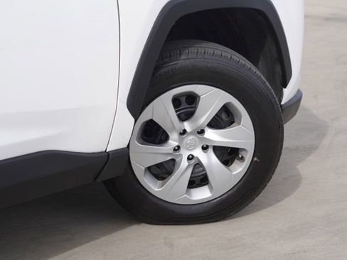 Used 2022 Toyota RAV4 LE FWD image 8