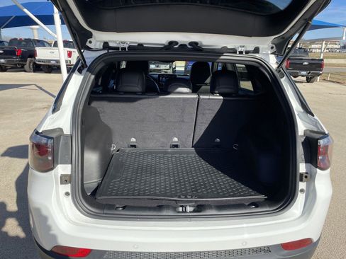 Used 2025 Jeep Compass Trailhawk w/ Trailhawk Convenience Group image 28