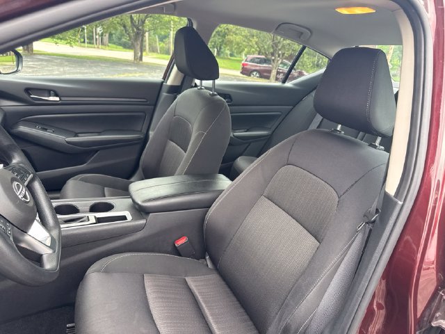 Used 2025 Nissan Altima 2.5 SV FWD image 23