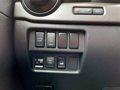 Used 2021 Nissan Titan PRO-4X w/ Pro-4x Convenience Package image 10