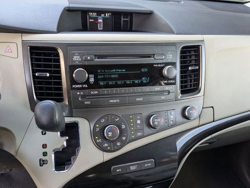 Used 2011 Toyota Sienna LE w/ Towing Pkg image 9