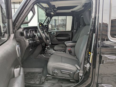 Used 2022 Jeep Gladiator Sport image 12