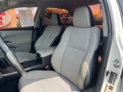 Used 2017 Toyota Camry SE FWD image 6