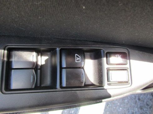 Used 2011 Subaru Outback 2.5i AWD/4WD image 18