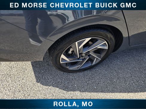 Used 2025 Hyundai Elantra SEL FWD image 11