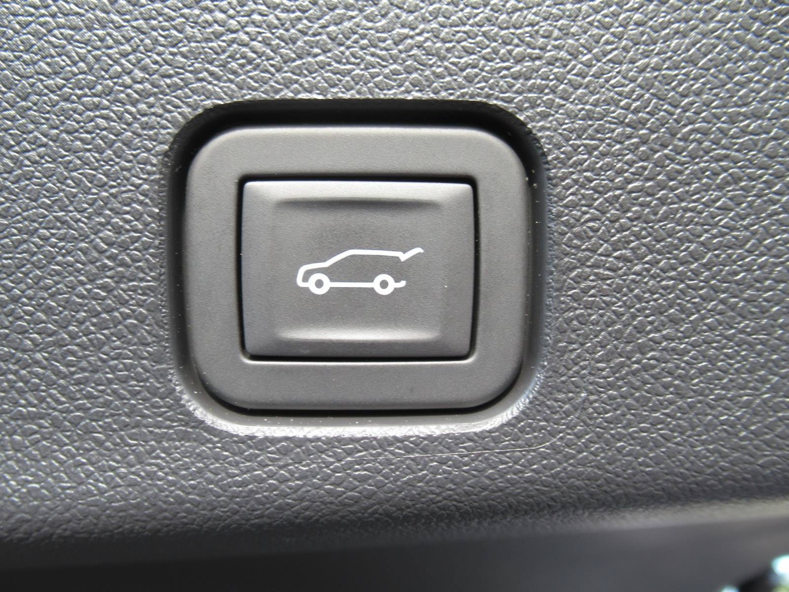 Used 2026 Chevrolet Traverse RS FWD image 42