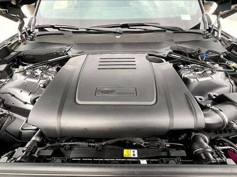 New 2025 Land Rover Discovery Dynamic SE image 13