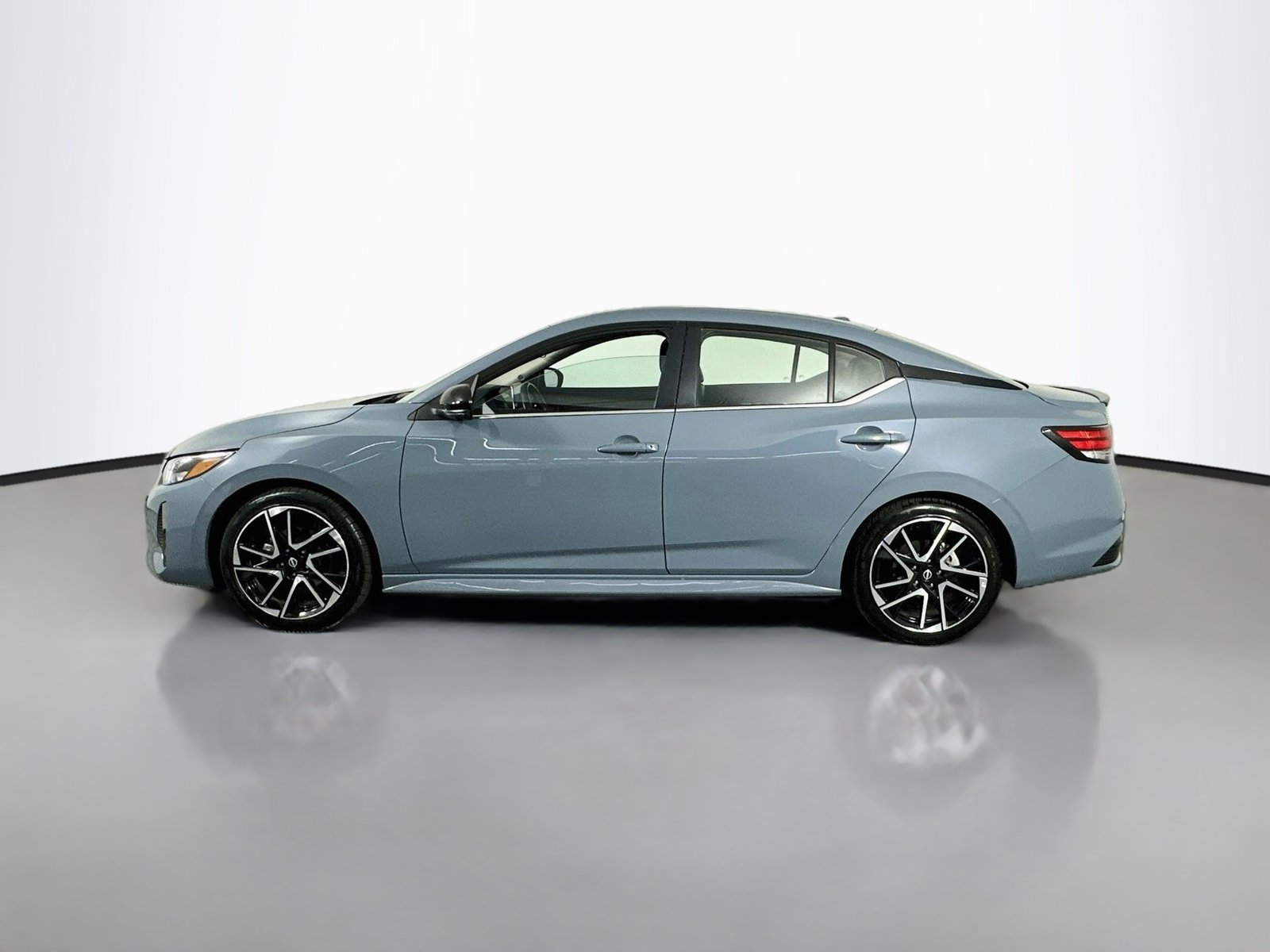 Used 2025 Nissan Sentra SR w/ SR Premium Package FWD image 5