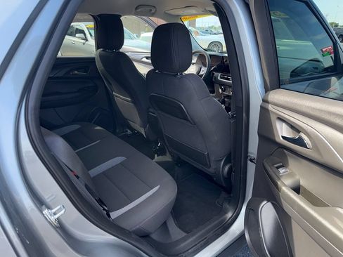 Used 2025 Chevrolet TrailBlazer LT AWD/4WD image 16