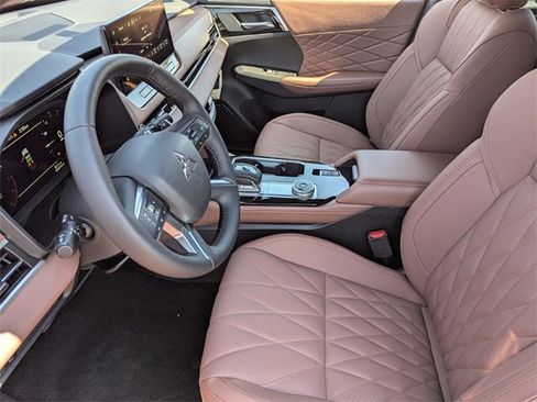 New 2025 Mitsubishi Outlander SEL image 11