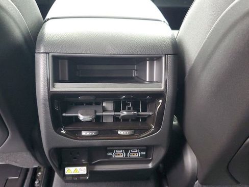 New 2025 Jeep Grand Cherokee Altitude image 12