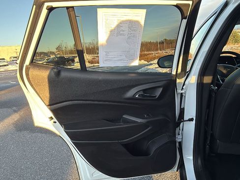 Used 2025 Chevrolet Trax ACTIV w/ Sunroof Package image 23