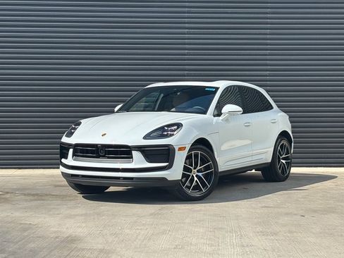 Certified 2025 Porsche Macan image 1